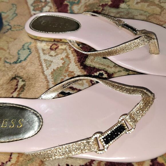 G by Guess Shimmering Y-Strap to Toe Flat Sandals like-New Glamgirl beach pool 6 - Picture 5 of 15